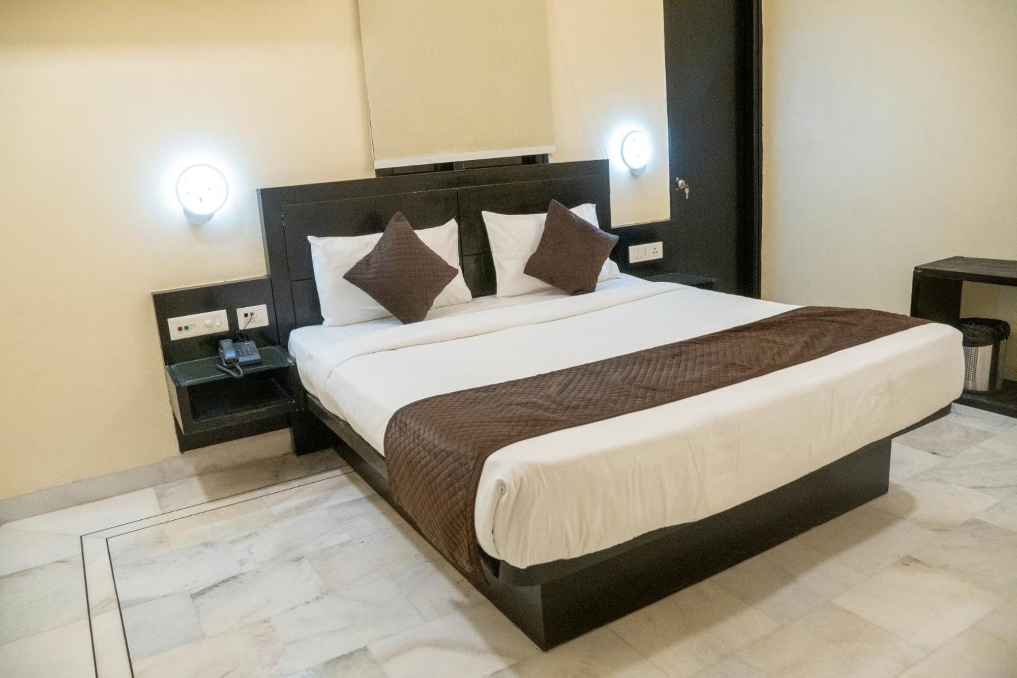Hotel Sun Grand Agra  Exteriör bild